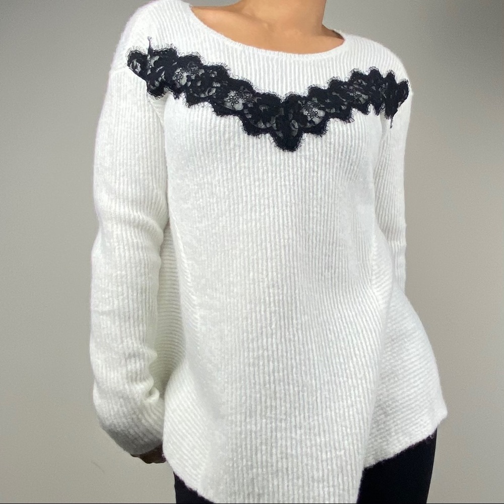 - Elle cream Medium Sweater